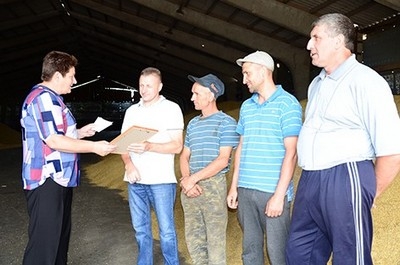 В ОАО «Обидовичи» чествовали первых тысячников по переработке зерна на зерносушильных комплексах