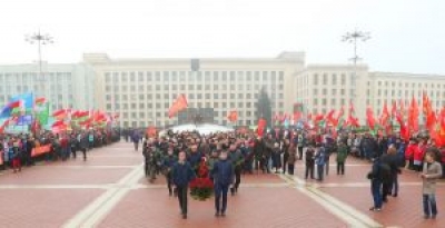 Лукашенко: память о героических событиях Октябрьской революции укрепляет согласие в обществе