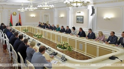 «Люди авторитетные, которые формируют мнения» — Лукашенко встретился c доверенными лицами