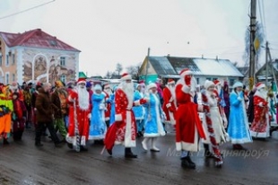 В Быхове прошло шествие Дедов Морозов