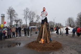 В Быхове состоялось народное гуляние «Прощай, Масленица широкая»