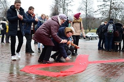 В Быхове прошла молодежная акция «Стоп — СПИД»
