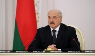 Лукашенко: Беларусь должна максимально использовать возможности по развитию цифровой экономики