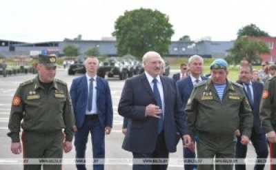 Александр Лукашенко: в новой Конституции надо прописать, что Президентом можно стать только после службы в армии