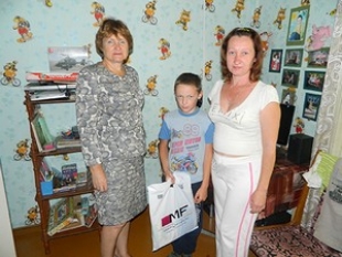 Председатель районного Совета депутатов Нэлла Шунькина посетила семьи детей-школьников