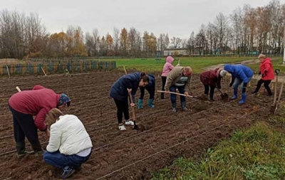 В Лудчицком УПК заложили фруктовый сад