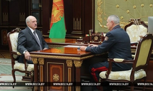 О бытовых преступлениях, миграции и «Динамо» — Лукашенко принял с докладом Шуневича