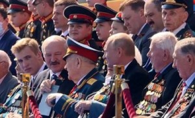 Лукашенко присутствует на параде Победы на Красной площади в Москве