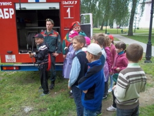 В Быхове сотрудники РОЧС провели акцию «Не оставляйте детей одних!»