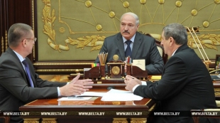 Лукашенко принял руководителей АПК с докладом о ходе уборочной кампании