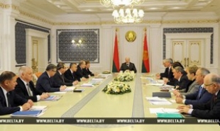 Лукашенко требует сбалансированного развития и поиска новых точек роста экономики Беларуси