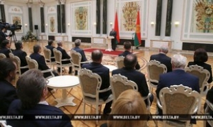 Лукашенко вручил Государственные премии и госнаграды работникам различных сфер