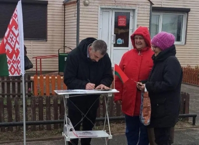 На Быховщине продолжается сбор подписей инициативными группами кандидатов в Президенты. ФОТОФАКТ