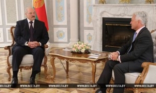 Лукашенко предлагает Великобритании активнее инвестировать в Беларусь