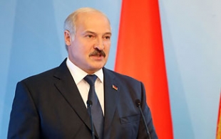 Полное изгнание нравственных принципов из экономики оборачивается против самой экономической системы - Лукашенко