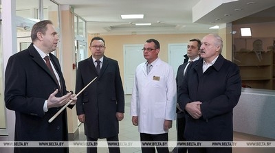 Лукашенко пояснил, почему нельзя во время пандемии останавливать плановую помощь