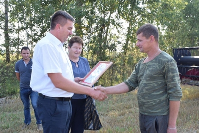 В ОАО «Новобыховский» состоялось чествование тысячников на уборке урожая зерновых культур