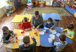 В Беларуси с 1 апреля повышается зарплата работников учреждений дошкольного образования