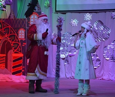 250 юных быховчан приняли участие в главном районном новогоднем утреннике