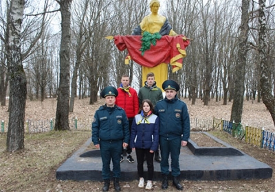 Спасатели Быховщины почтили память мирных жителей деревни Студенка погибших в ходе второй мировой войны