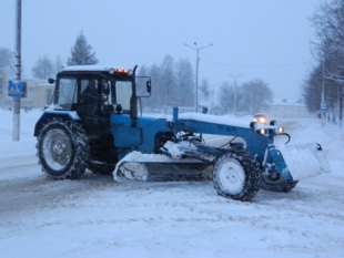 В Быхове из-за снегопада пешеходам и автомобилистам приходится несладко