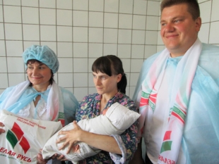 В родильном отделении УЗ «Быховская ЦРБ» чествовали мам и их малышей, появившихся на свет в День Независимости Республики Беларусь