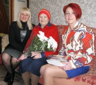 Профсоюзы посетили на дому одну из старейших жительниц города Быхова