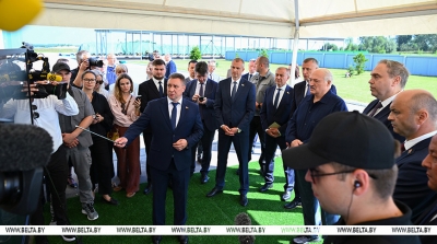 Лукашенко поручил выработать четкую программу по разведению в Беларуси красной породы коров