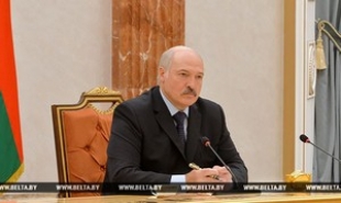 Лукашенко: для Беларуси важно сотрудничать с Востоком и Западом, не делая искусственного выбора