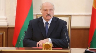 Лукашенко требует не допускать пересаживания не справившихся руководителей на новые ответственные посты