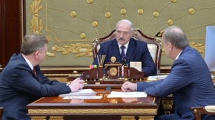 Лукашенко: спокойное проведение деноминации - в том числе политический момент