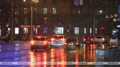 Снег и гололед. В МВД дали рекомендации по дорожному движению в условиях плохой погоды