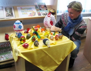 В Быховской центральной районной библиотеке оформлена выставка пасхальных яиц