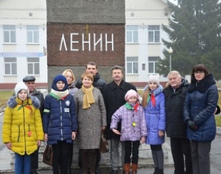В Быхове возложили цветы к памятникам вождю мирового пролетариата