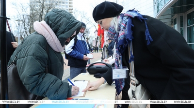 По всей стране начались пикеты по сбору подписей для выдвижения в кандидаты в Президенты