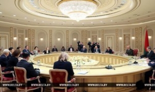 Лукашенко: мы не делим Россию и Беларусь по границам, а пытаемся построить что-то общее