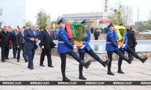 Лукашенко и Порошенко в Чернобыле почтили память погибших ликвидаторов
