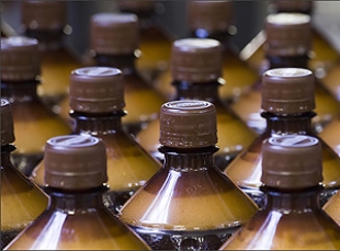 В Беларуси вступил в силу запрет на продажу пива в таре более 2 л