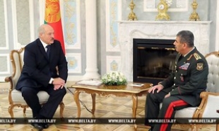 Лукашенко обсудил с министром обороны Азербайджана перспективы развития военно-технического сотрудничества