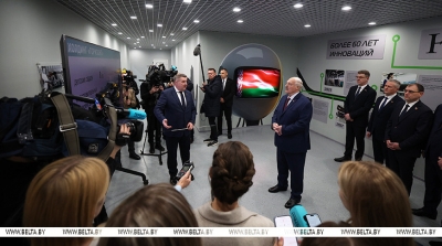 Поездка в будущее, главная елка и Год белорусской женщины. Итоги недели Президента
