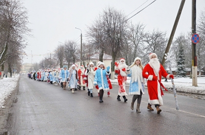 В Быхове прошло шествие Дедов Морозов