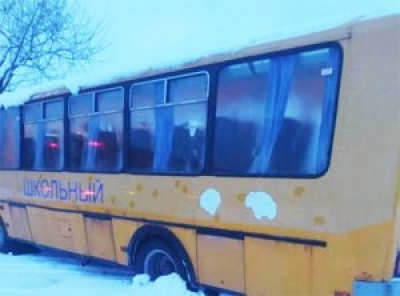 Школьный автобус в Быховском районе застрял в снегу — помогали спасатели