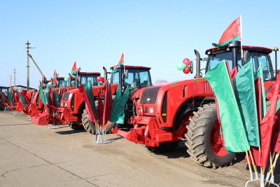 Быховский район получил новенькие энергонасыщенные тракторы