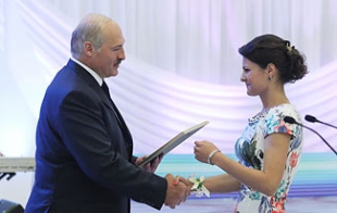 Лукашенко: нынешним выпускникам вузов суждено сыграть ведущую роль в модернизации экономики
